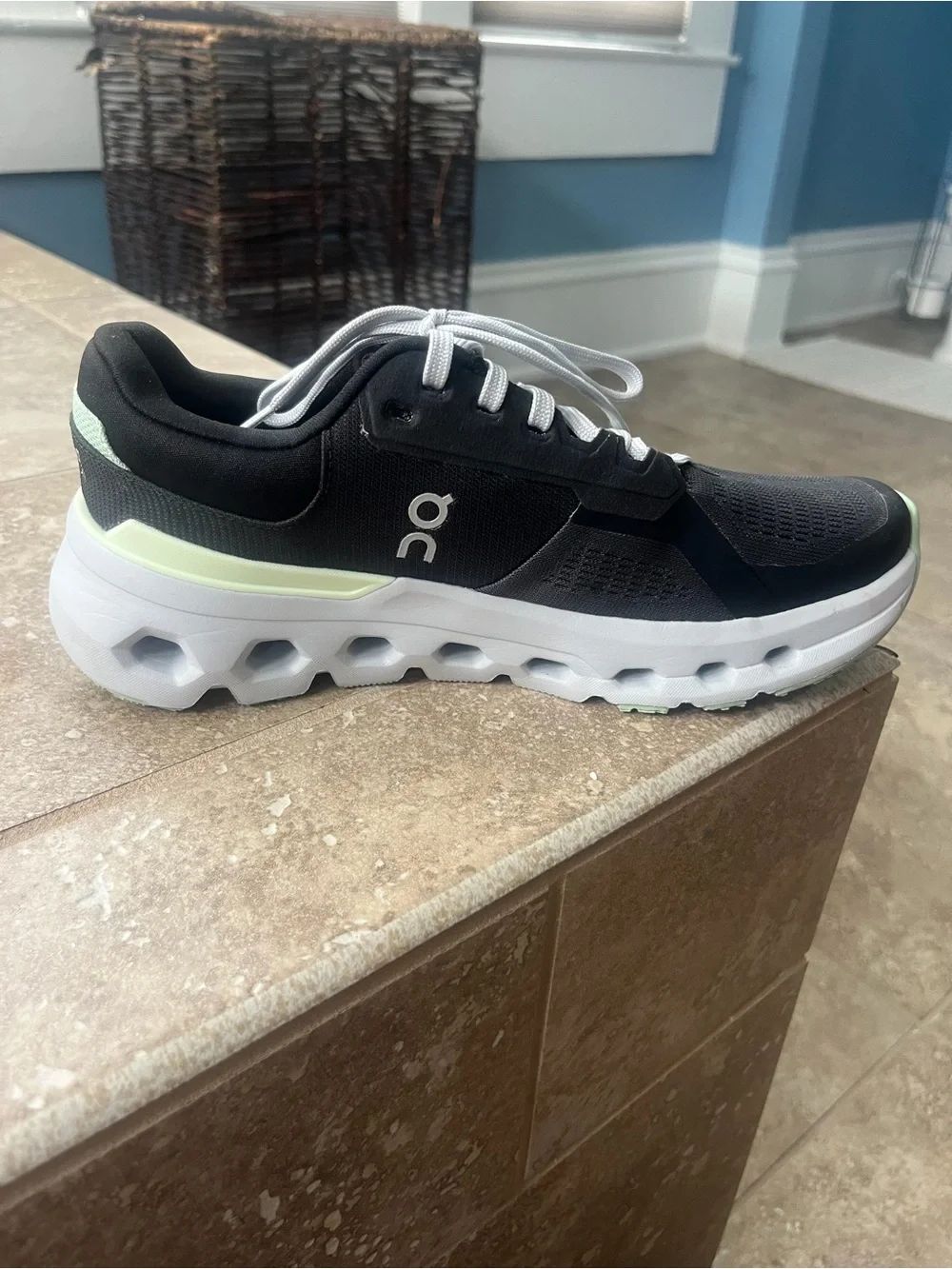 On Running Cloudswift Women's Black with Mint Running Shoes - Picture 2 of 4